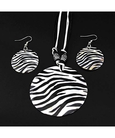 Vuemsnzz Shell Pendant Necklace Earring Set, Black White Adjustable Choker Necklace Women Classical Gothic Boho Swether Choke...