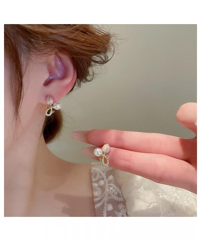 Boho Pearl Ear Cuff Wrap Earring Tulip Flower Ear Jacket Earring Statement Pearl Piercing Wrap Stud Earring Gold Flora Front ...